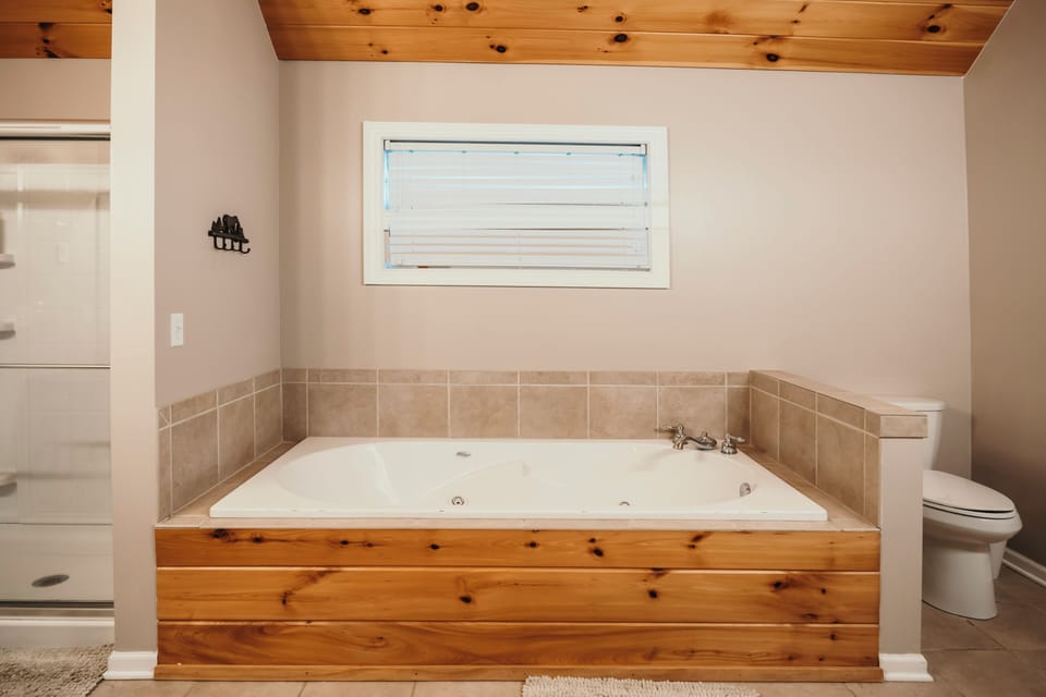 Bathroom 3 (Master)- 2nd Floor