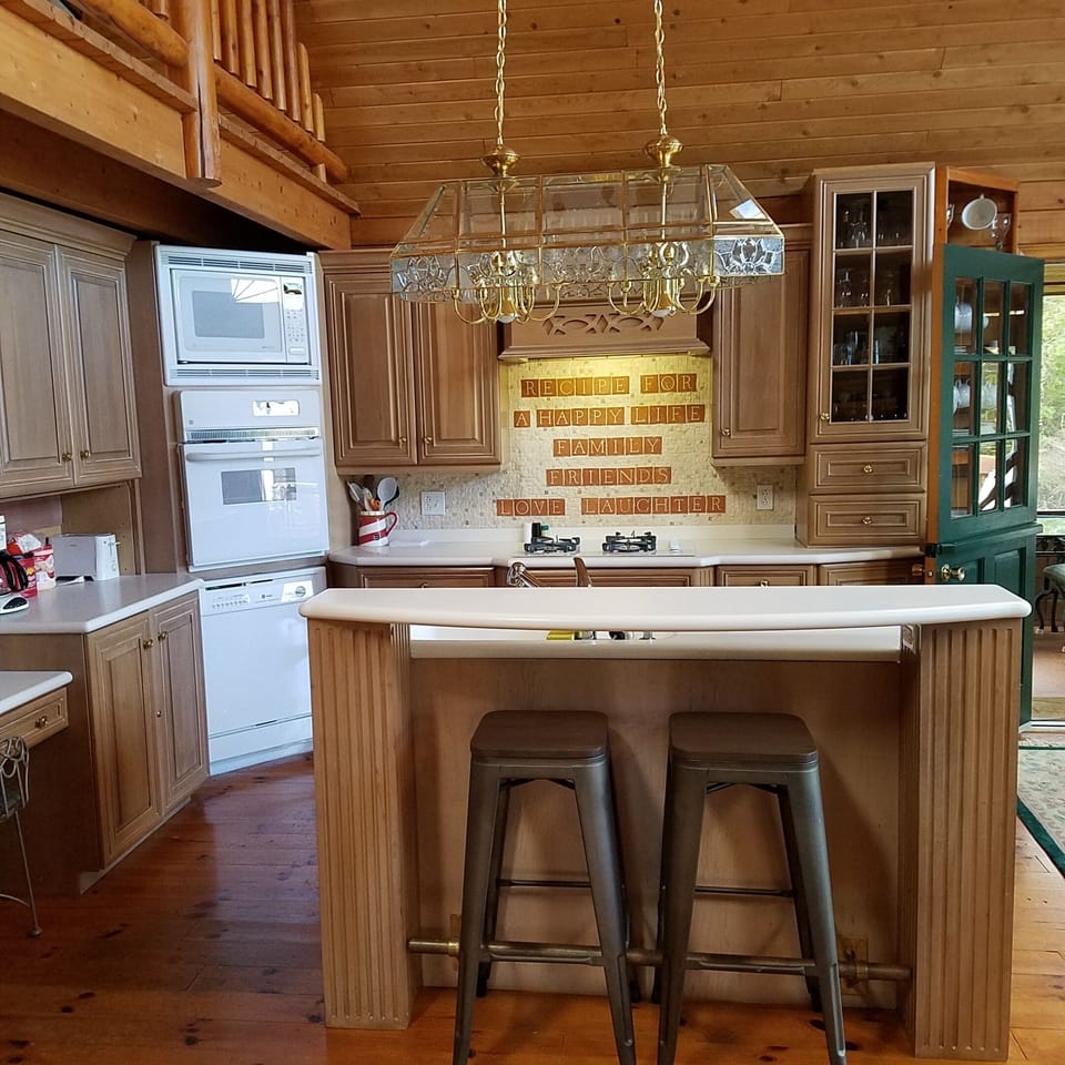 Full kitchen with island seating
