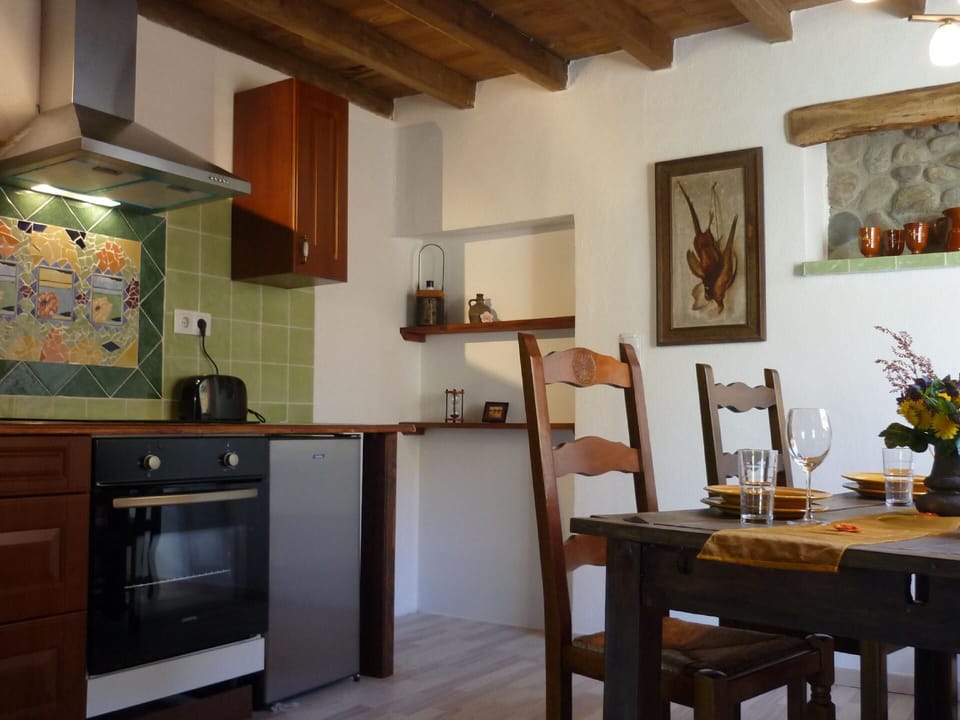 Kitchen area. Kitchen with dining area