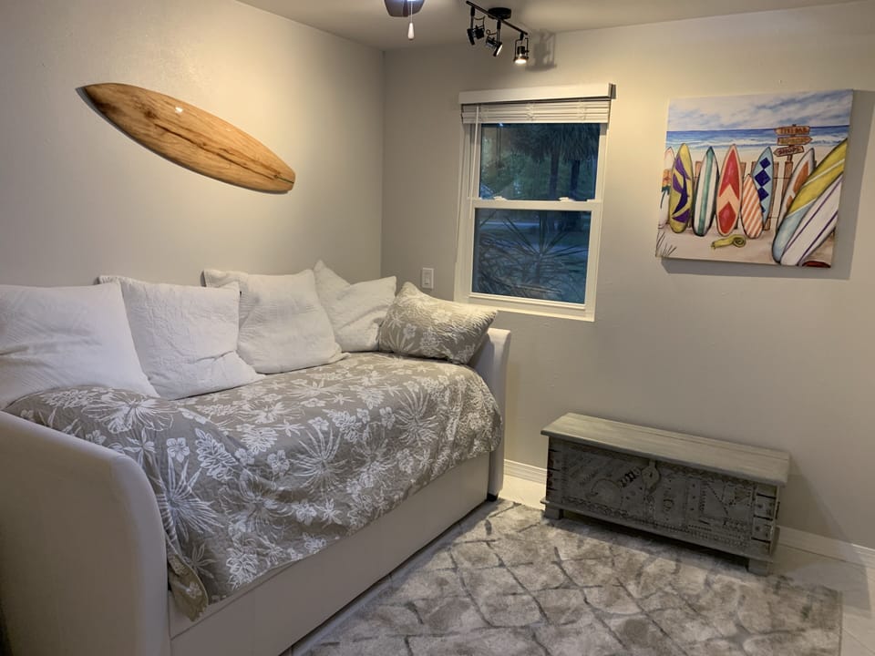 Surfside Bedroom: Twin Bed with additional Trundle Below.