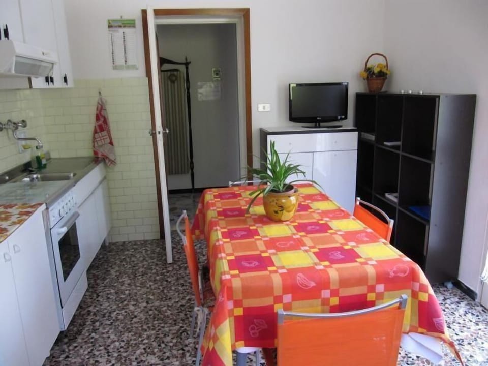 dining room with kitchen corner