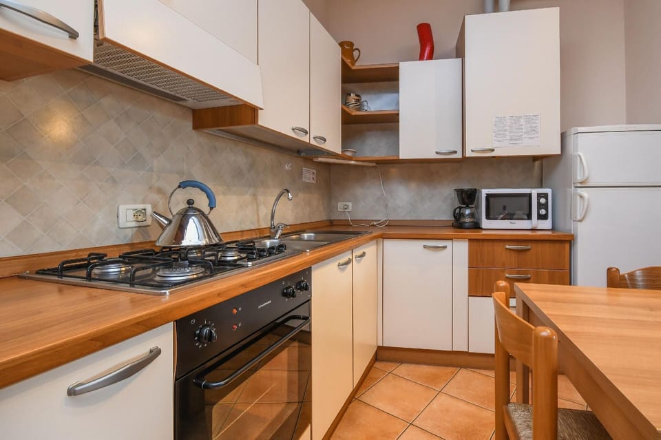 Kitchen area. fully equipped kitchen