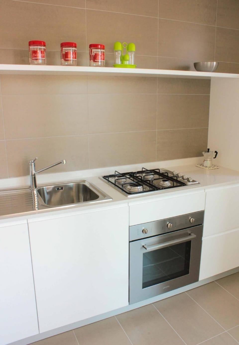 Kitchen area. kitchen