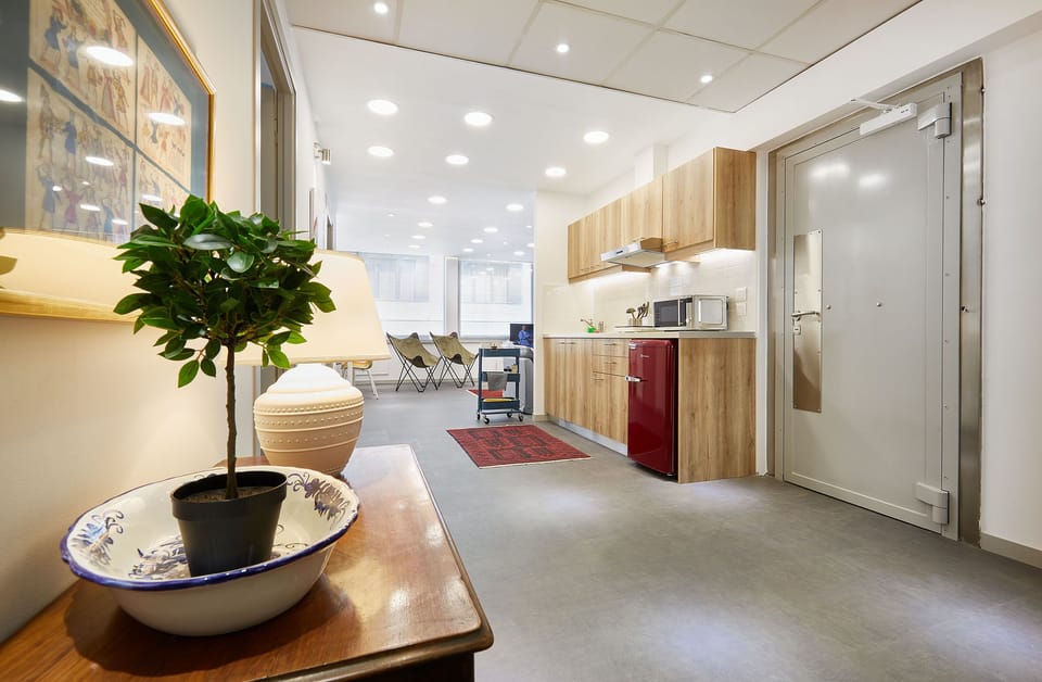 Entrance Door / Hallway