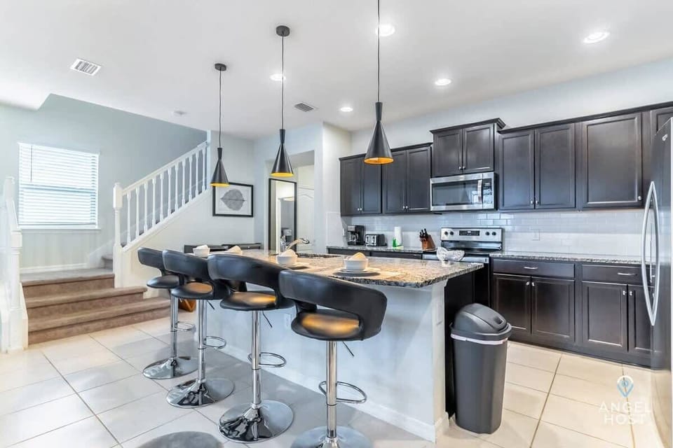 Hang out at the kitchen island seating, while someone else cooks!