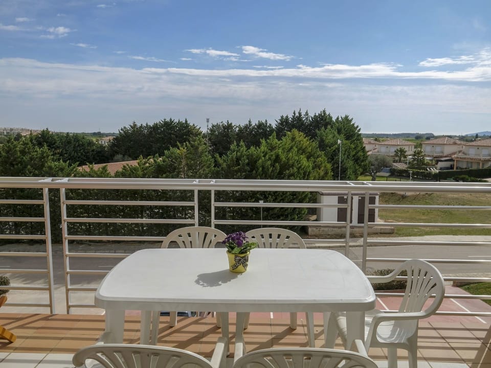 Property, Sky, Real Estate, Home, House, Table, Vacation, Landscape, Cloud, Restaurant