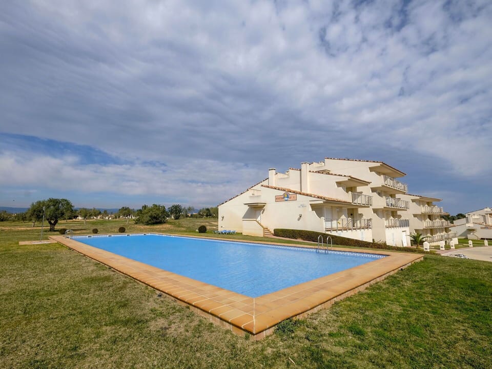 Swimming Pool, Property, Sky, Grass, House, Vacation, Architecture, Real Estate, Land Lot, Estate
