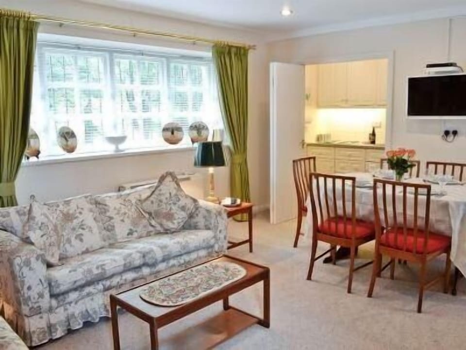 Living area. Living / Dining Area