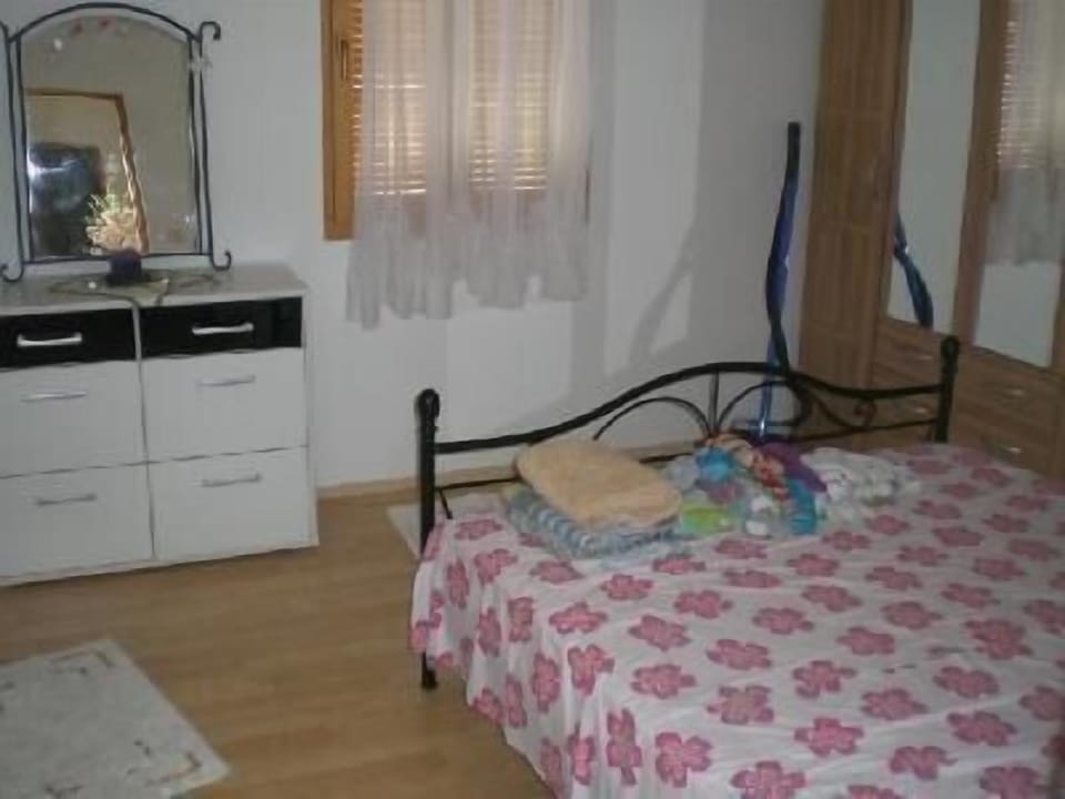 Bedroom 3, Queen size, Top floor