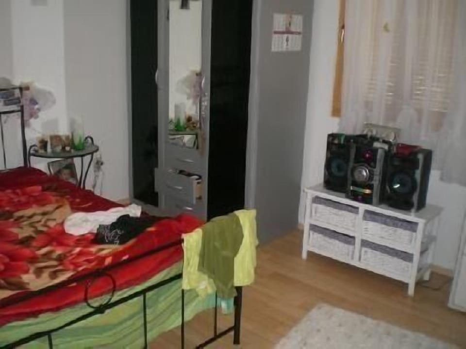 Bedroom 4, Queen size, Top floor
