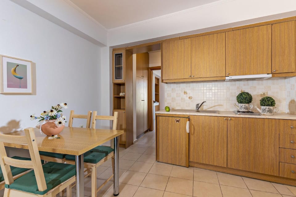 Kitchen area. Dining area with ensuite kitchen