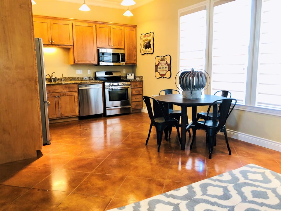 Plenty of space in full-size Kitchen for  breakfast, lunch, or special dinner.