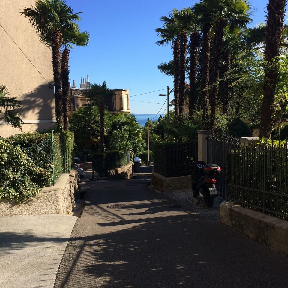 Area that directly surrounds the property. Approach to Villa Meri