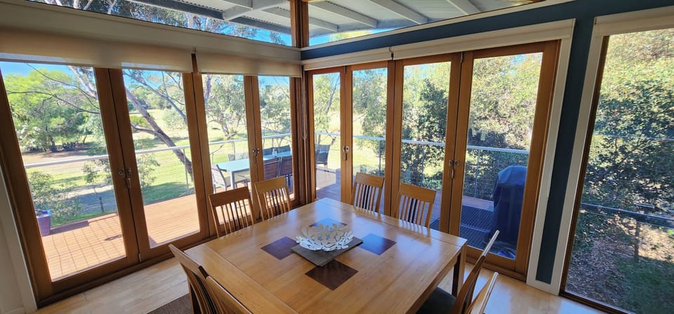 Villa 2 South Shores Resort Normanville - dining outlook to the countryside