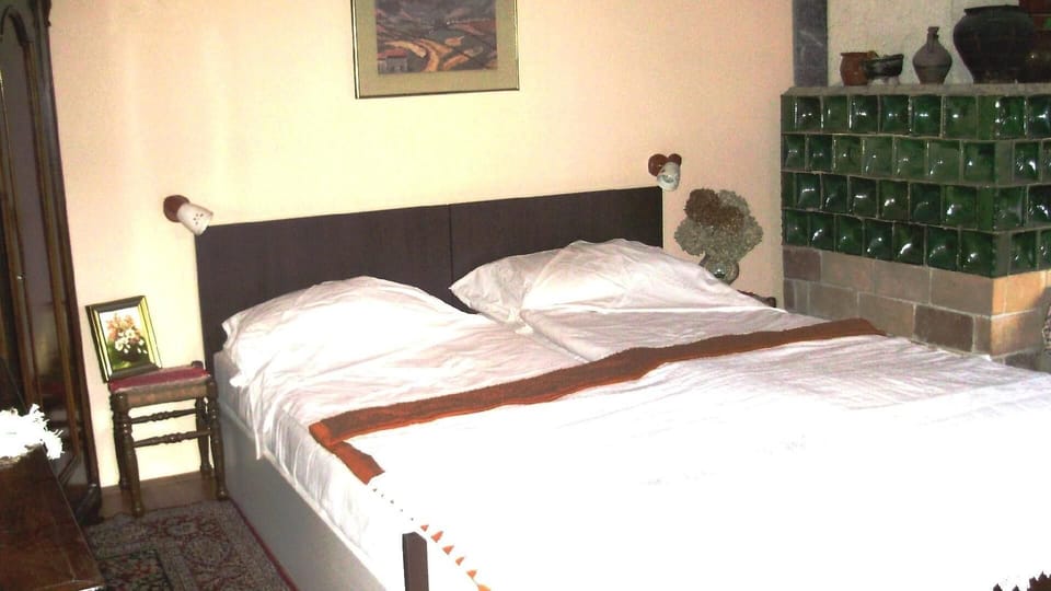 Sleeping area with extra long bed