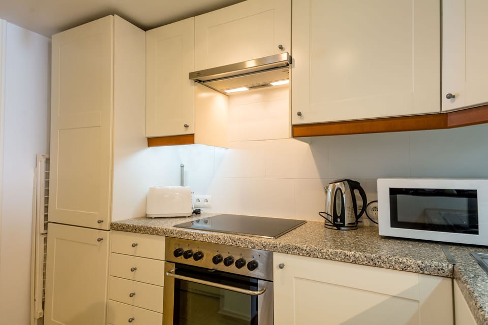 Full kitchen in the Garden Studio