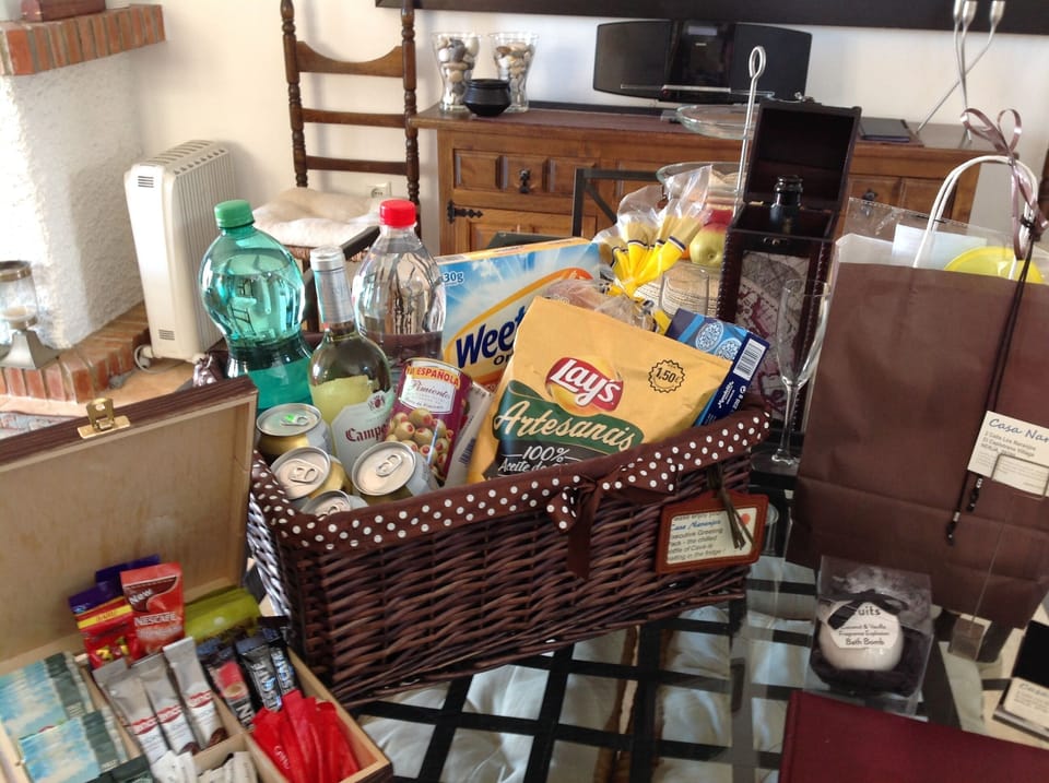 Extensive Executive Greeting pack with choice of wines.