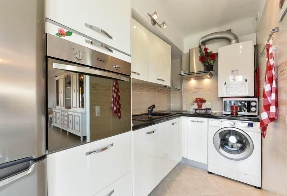 Kitchen area. Fully equipped kitchen