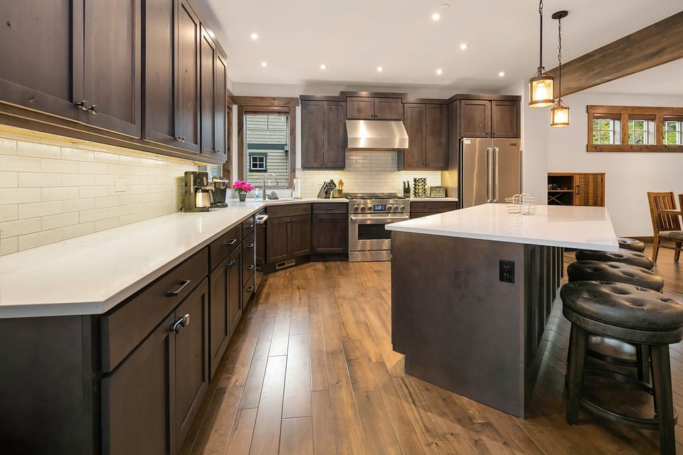 Maple Leaf Retreat - Large kitchen with plenty of counter space for making fantastic in-home meals.