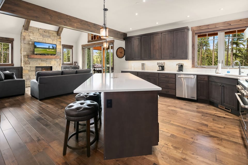 Maple Leaf Retreat - Perfect setup for entertaining in the great room.