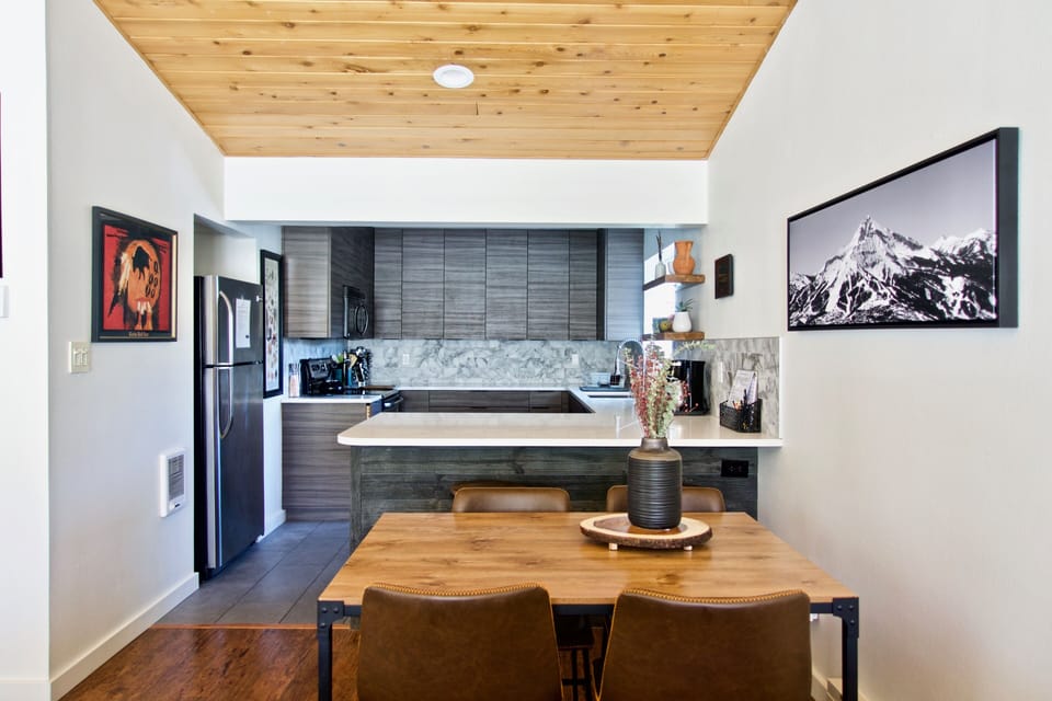Newly renovated condo including a fully equipped kitchen and dining area