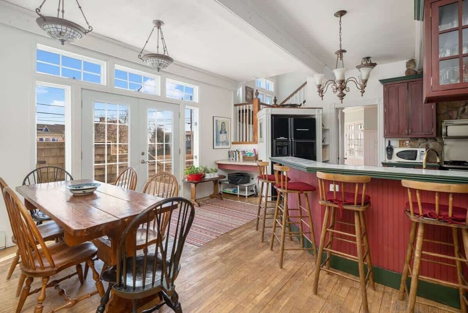 Cook up a storm in this spacious kitchen equipped with 6-burner gas stove, dishwasher, refrigerator, high-end cookware, place settings for 10 (x2), glassware of all kinds.