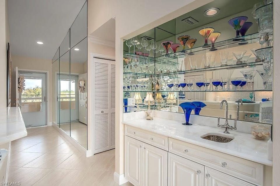 Luxurious Wet Bar for entertaining