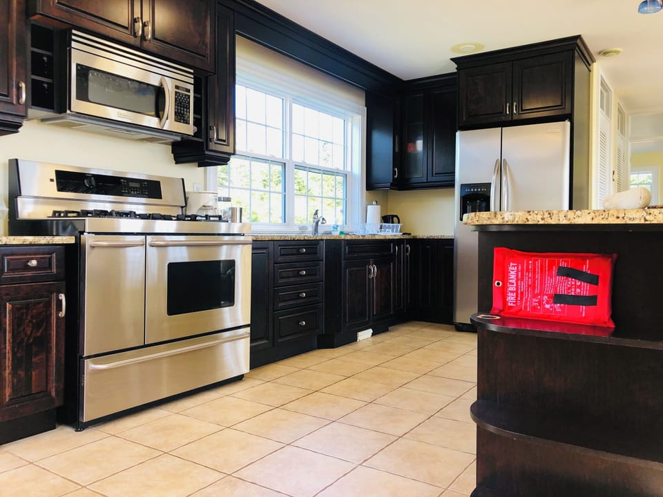 Full kitchen, propane stove top with electric oven. Fyi there is no dishwasher.
