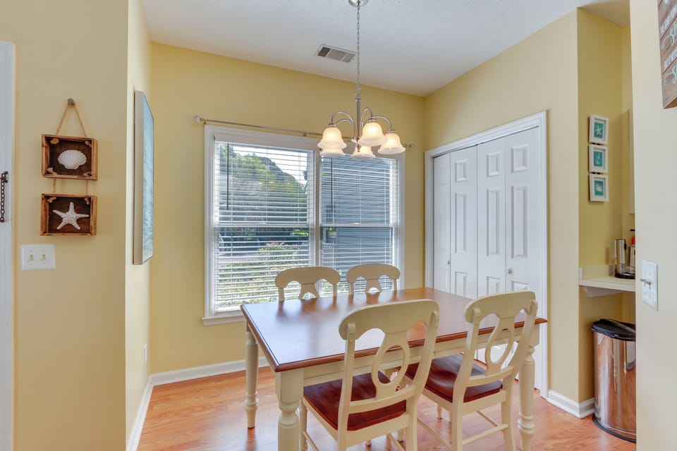 Dining Area | Dishware & Flatware