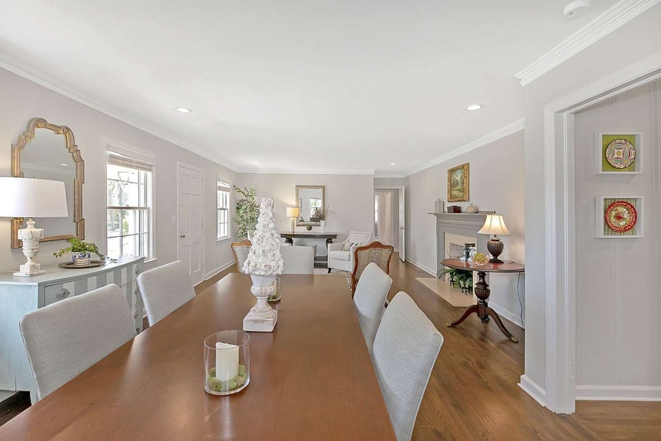 This beautiful dinning room and sitting area was made for family and friends