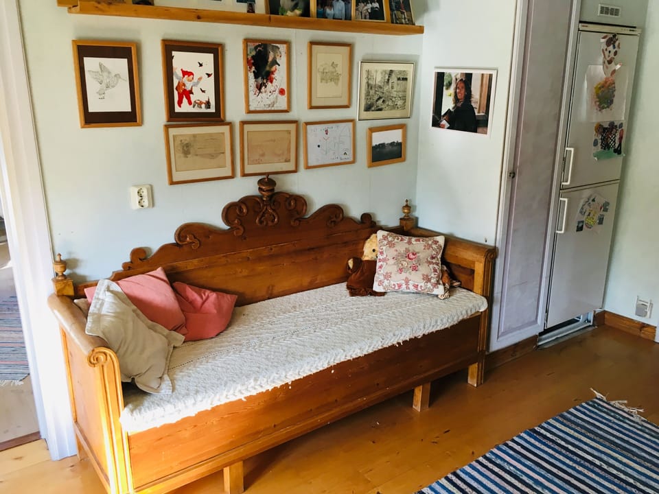 The kitchen sofa