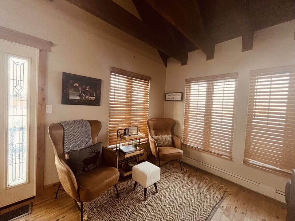 Sitting area- Main level