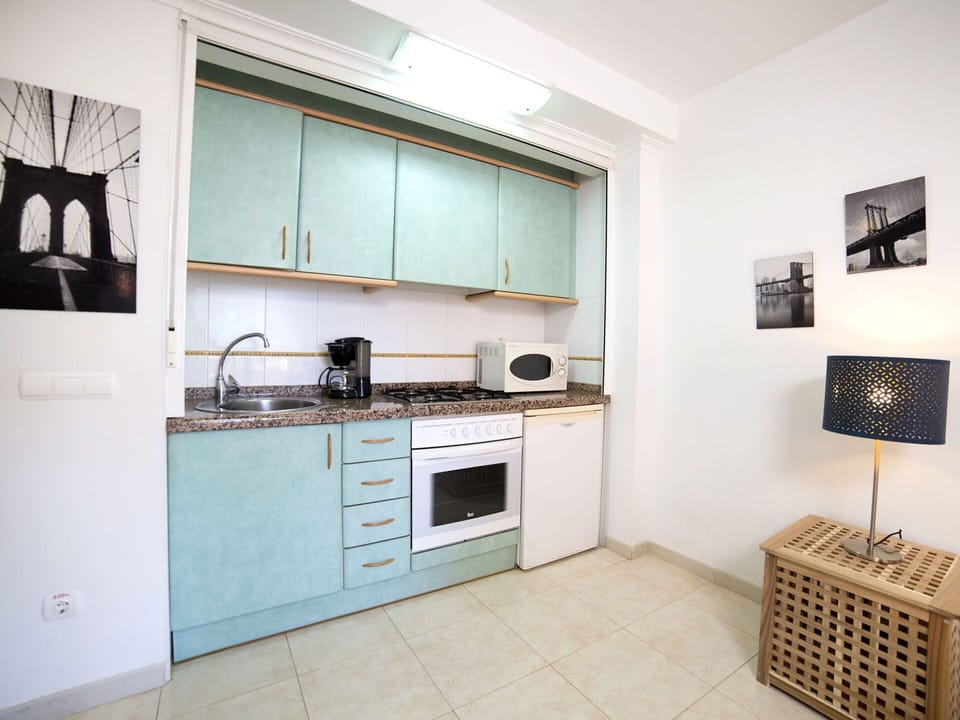 Room, Property, Furniture, Interior Design, Kitchen, Cabinetry, Building, Floor, House, Tile
