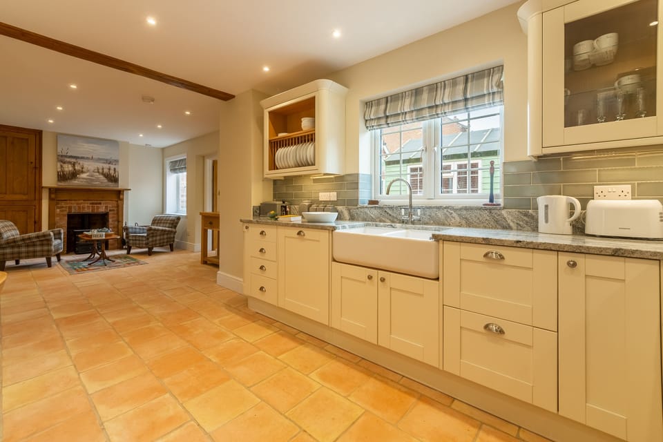 Ground floor: Kitchen looking back in to snug