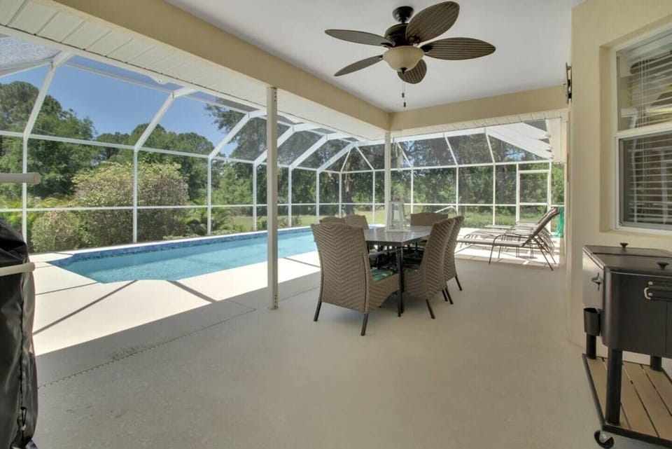 Outside Table Seats 6 For Enjoyable Meals Poolside