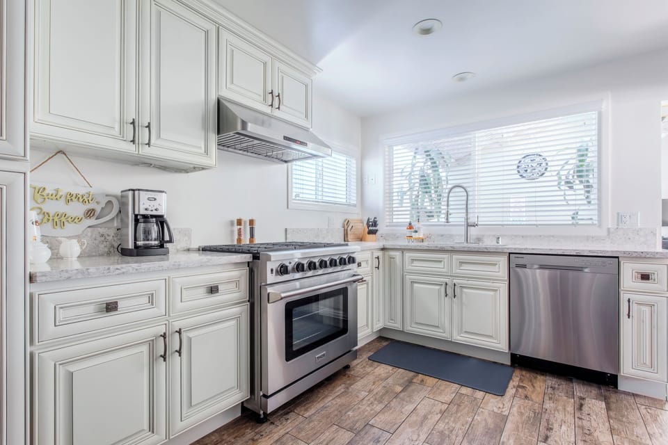 The fully-equipped kitchen (upstairs) boasts modern amenities