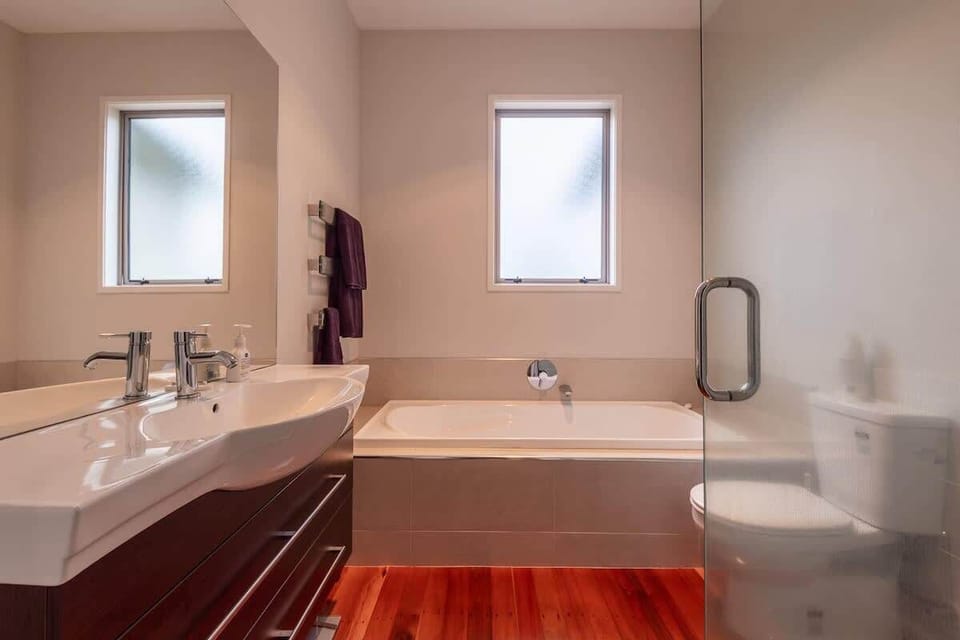 Ensuite bathroom with bath, shower and toilet.