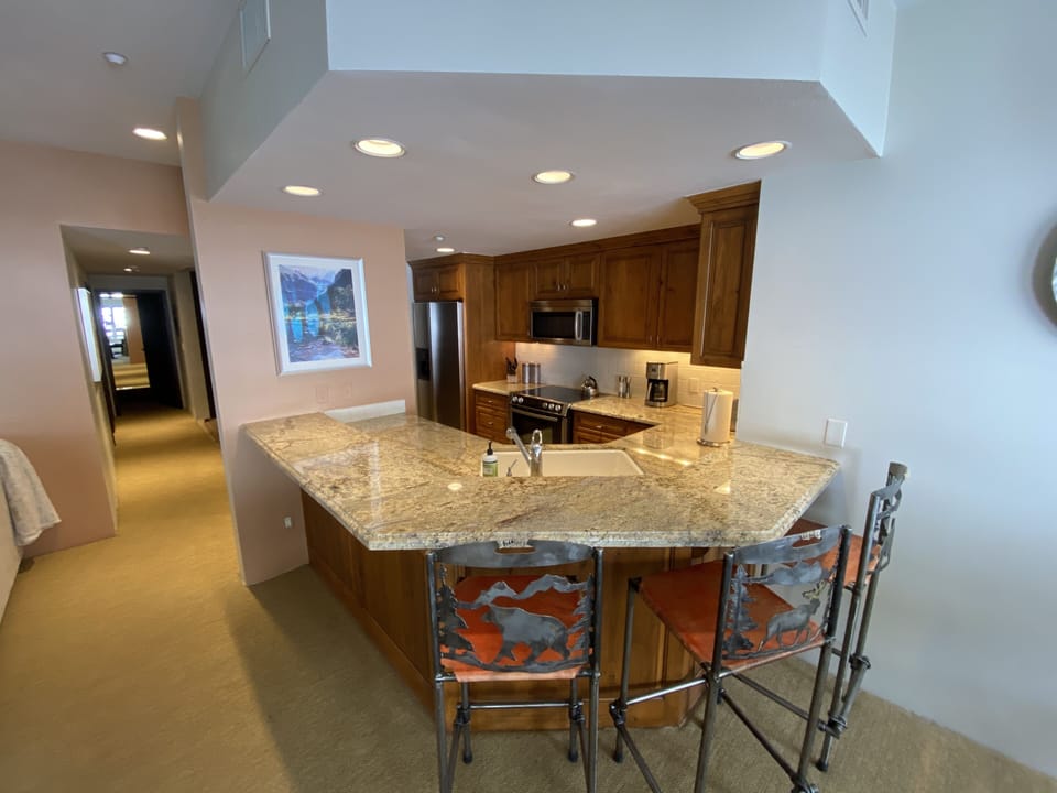 Fully equipped kitchen and seating for 3