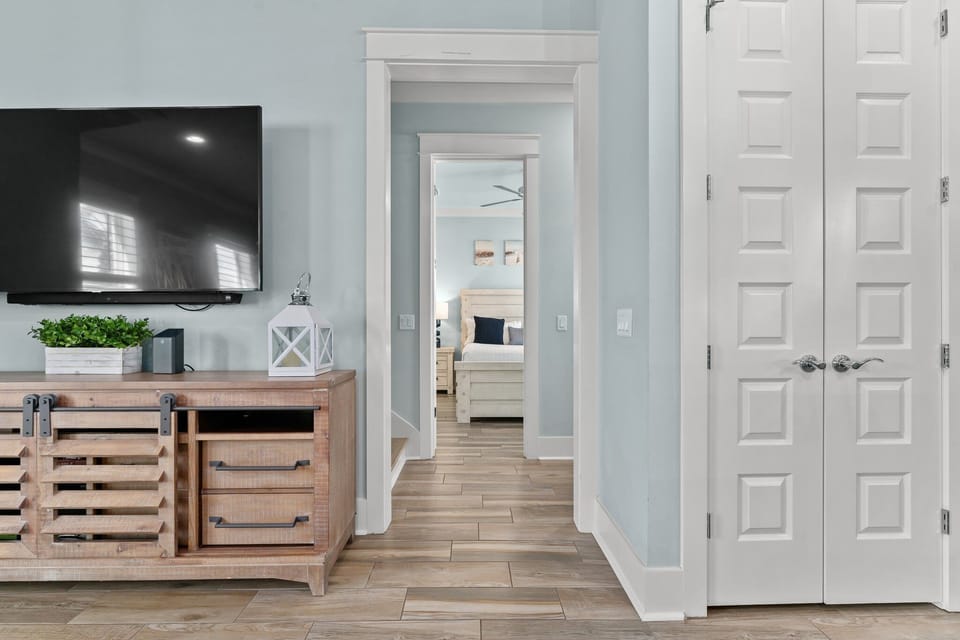 Hallway to second floor king bedroom 