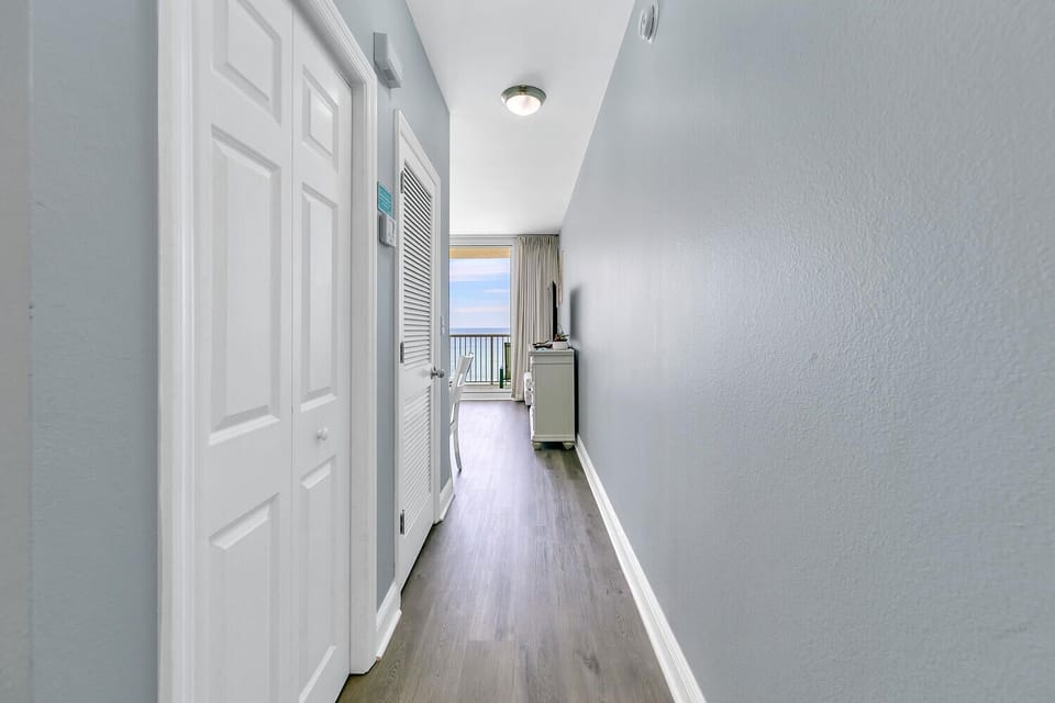 Welcome in to Majestic Beach Towers 1-609