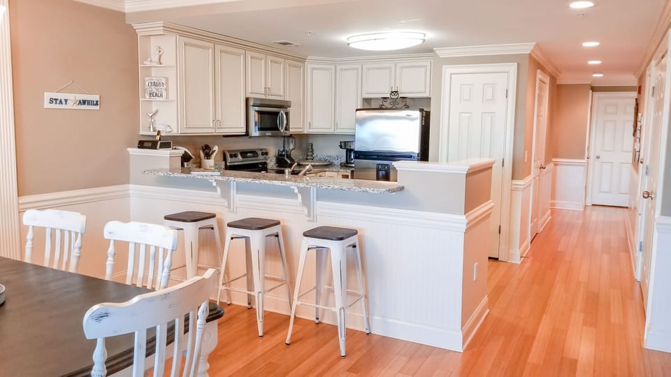 Open floor plan into the kitchen