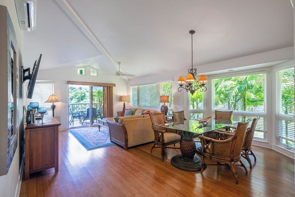 Out in the main living space you'll find floor to ceiling windows, a comfy den area, and a dining area that seats 6 - plenty of room for everyone!