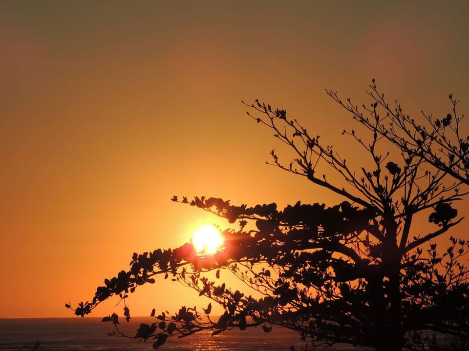 Aprecie as melhores vistas do pôr do sol em Caraguatatuba