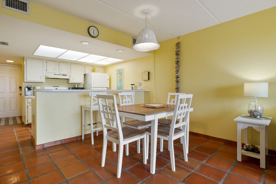 Open Concept Dining and Kitchen Area
