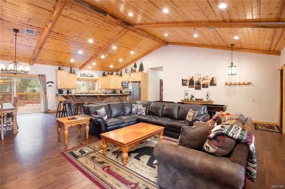 Open area layout; perfect for bringing everyone together.
