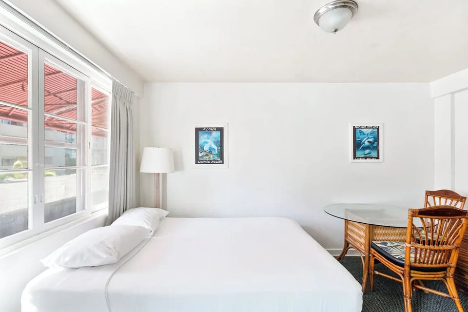 Wake up to soft daylight and a calm, airy atmosphere.