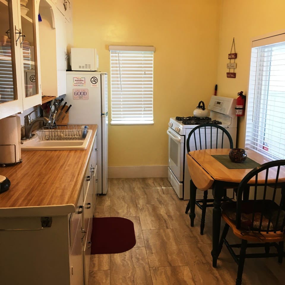 Fully equipped kitchen with gas range