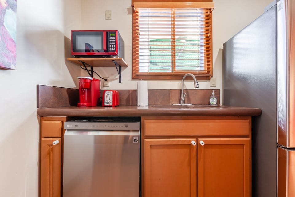 Home Decor, Room, Indoors, Sink Faucet, Kitchen
