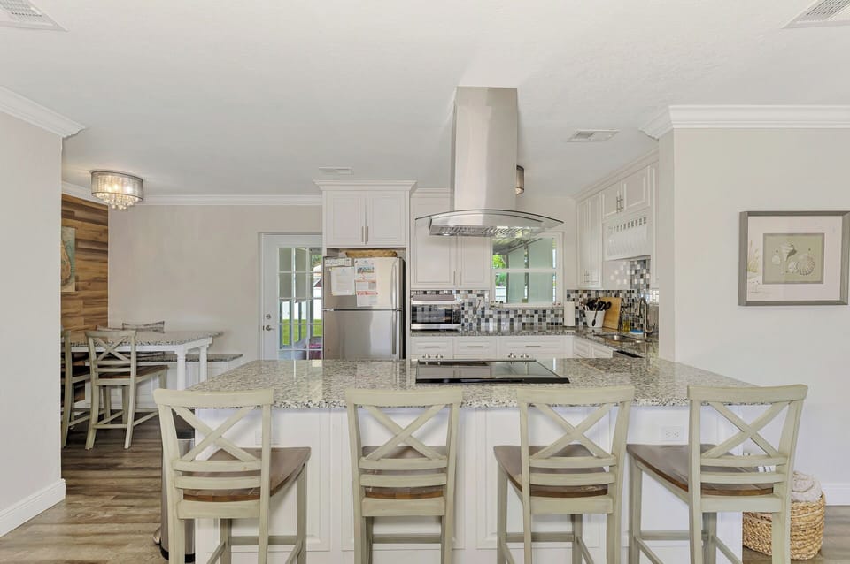 Kitchen with kitchen nook. 