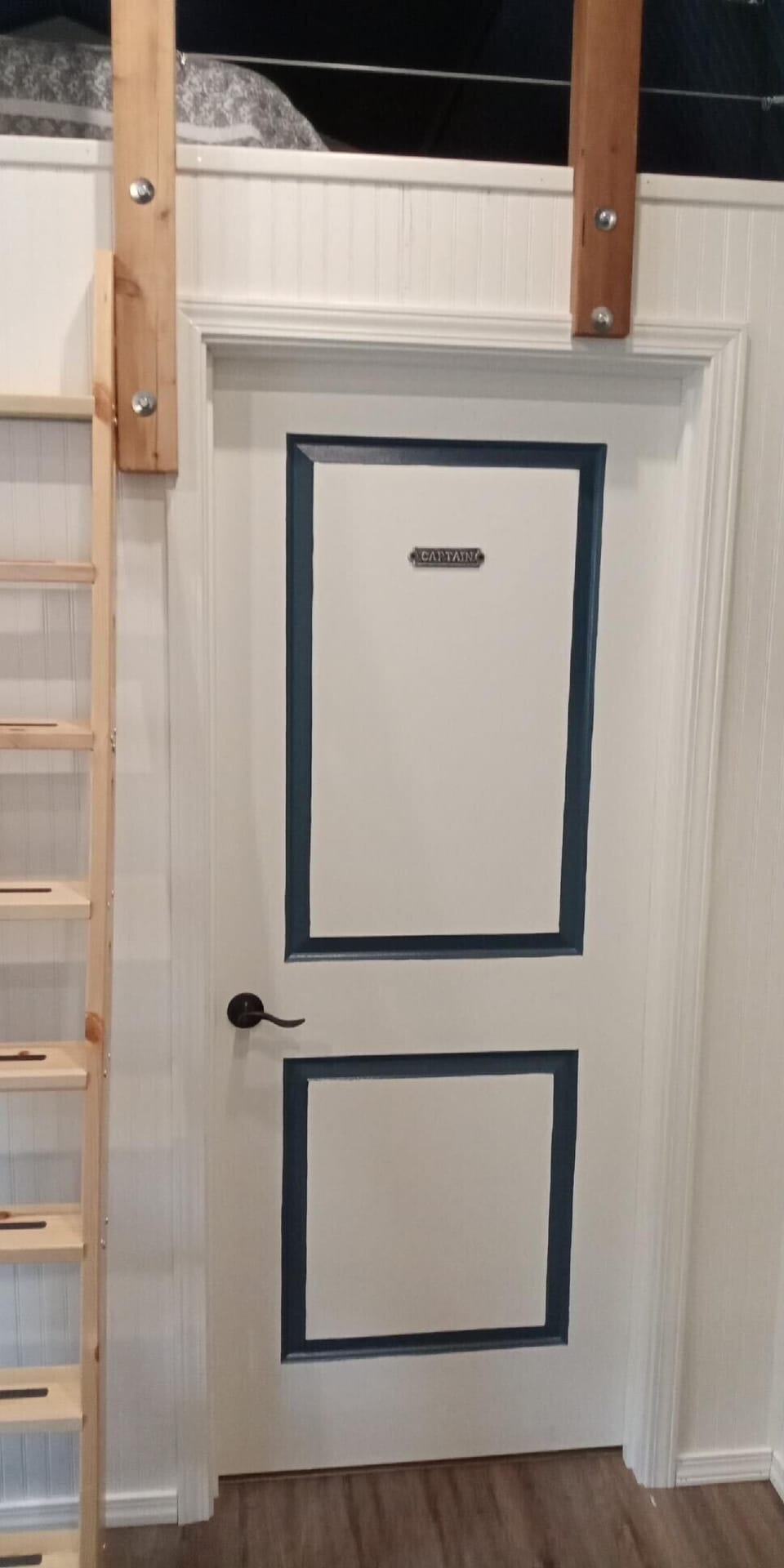 Entrance to bedroom 